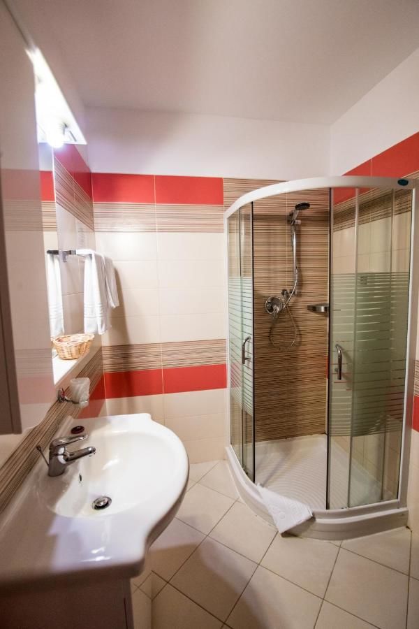 Отель Hotel AmaDeus Фокшани