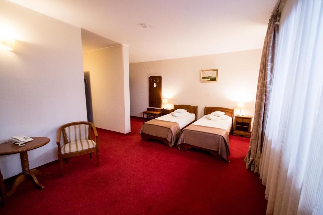 Отель Hotel AmaDeus Фокшани