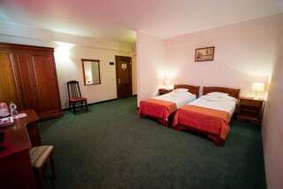 Отель Hotel AmaDeus Фокшани Двухместный номер с 2 отдельными кроватями-3