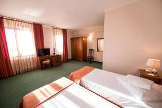 Отель Hotel AmaDeus Фокшани Двухместный номер с 2 отдельными кроватями-5