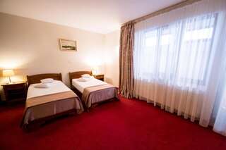 Отель Hotel AmaDeus Фокшани Двухместный номер с 2 отдельными кроватями-4
